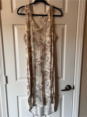 Olive & Oak Cream and Tan High-Low Midi Dress